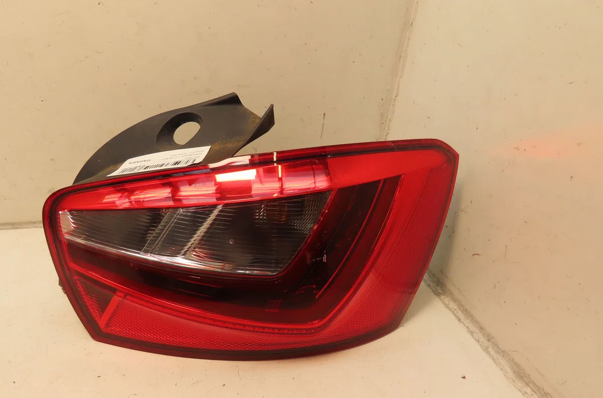 Feu arrière droit Seat IBIZA IV (6J5, 6P1) 1.2 tsi (2010-2012) occasion