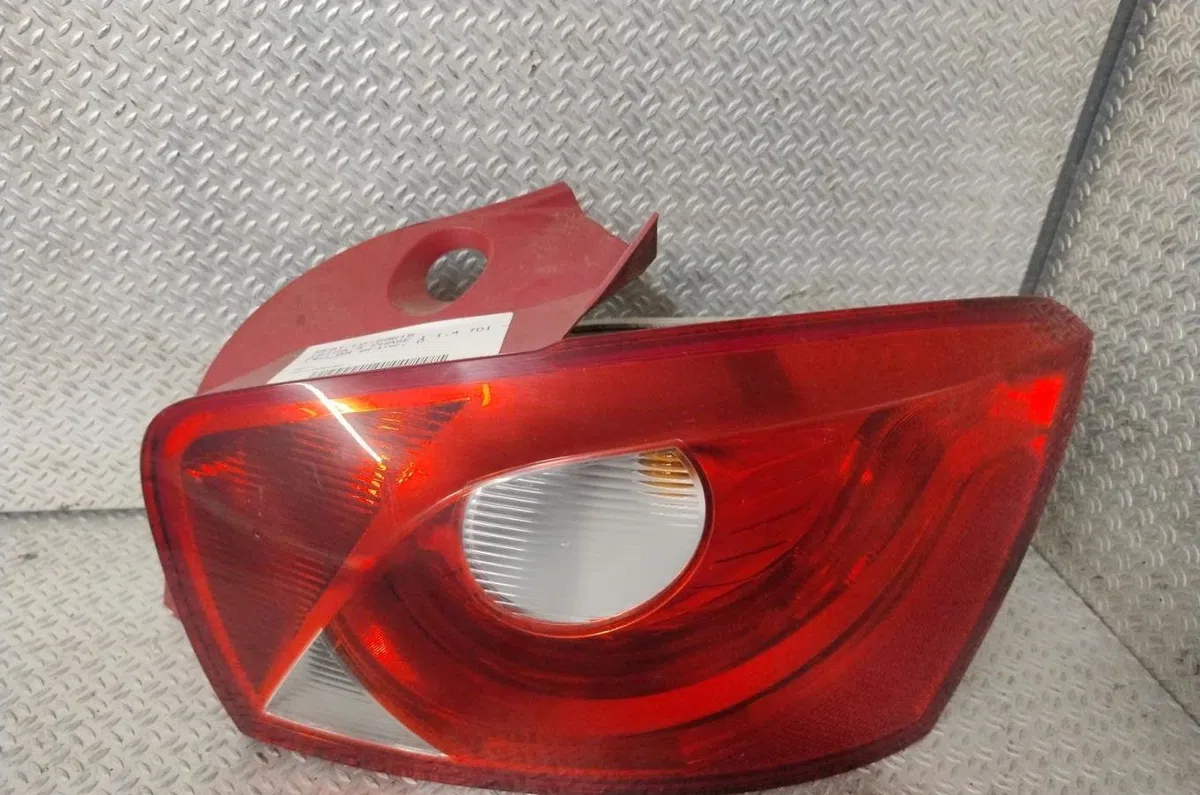 Feu arrière droit Seat IBIZA IV (6J5, 6P1) 1.4 tdi (2008-2010) 5 portes occasion