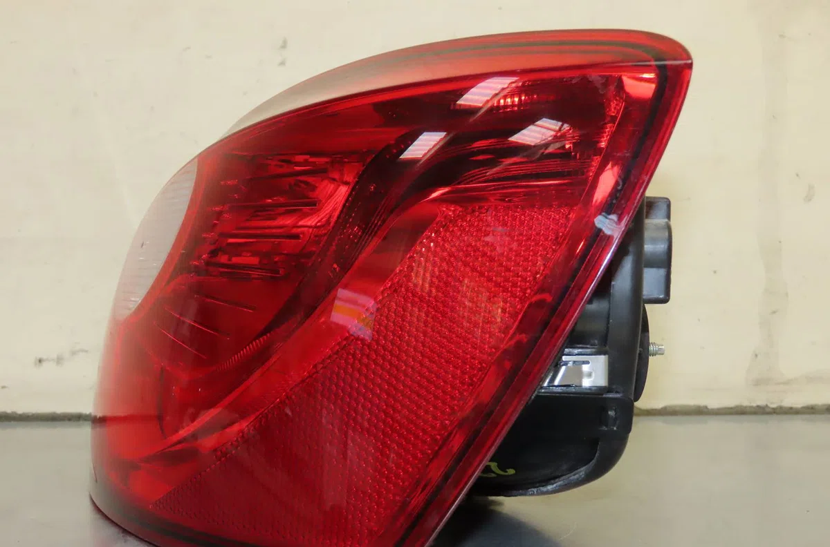 Feu arrière droit Seat IBIZA IV (6J5, 6P1) 1.4 tdi (2008-2010) occasion