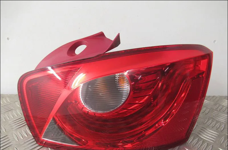 Feu arrière droit Seat IBIZA IV (6J5, 6P1) 1.4 tsi (2013-2015) occasion