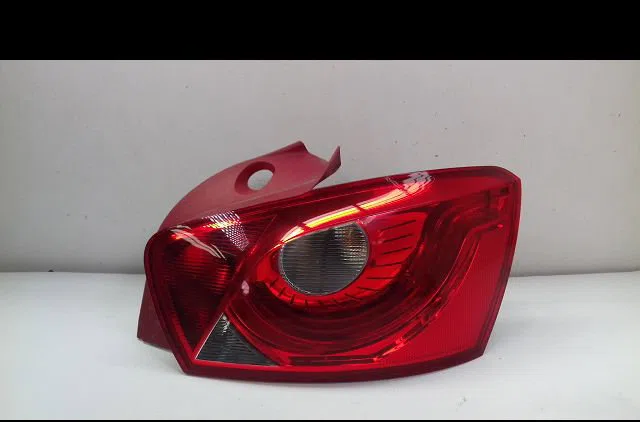 Feu arrière droit Seat IBIZA IV (6J5, 6P1) 1.6 (2008-2012) occasion