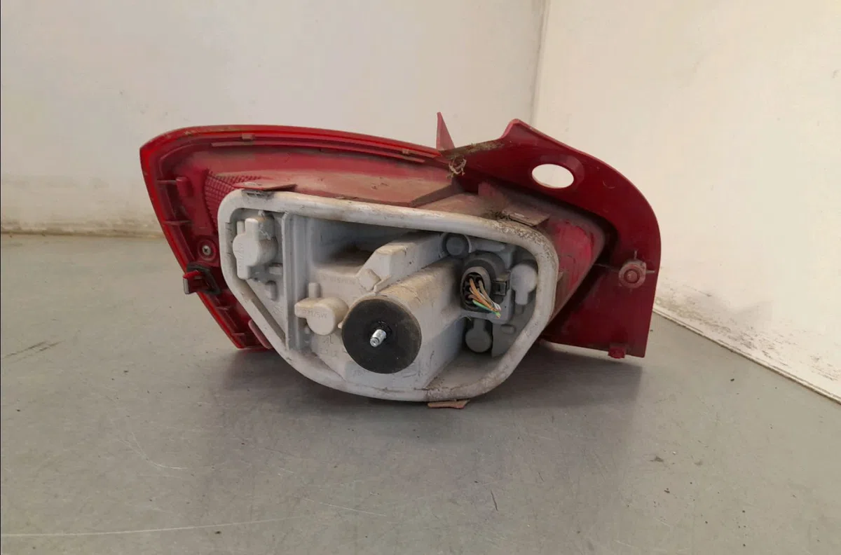 Feu arrière droit Seat IBIZA IV (6J5, 6P1) 1.6 tdi (2009-2015) occasion