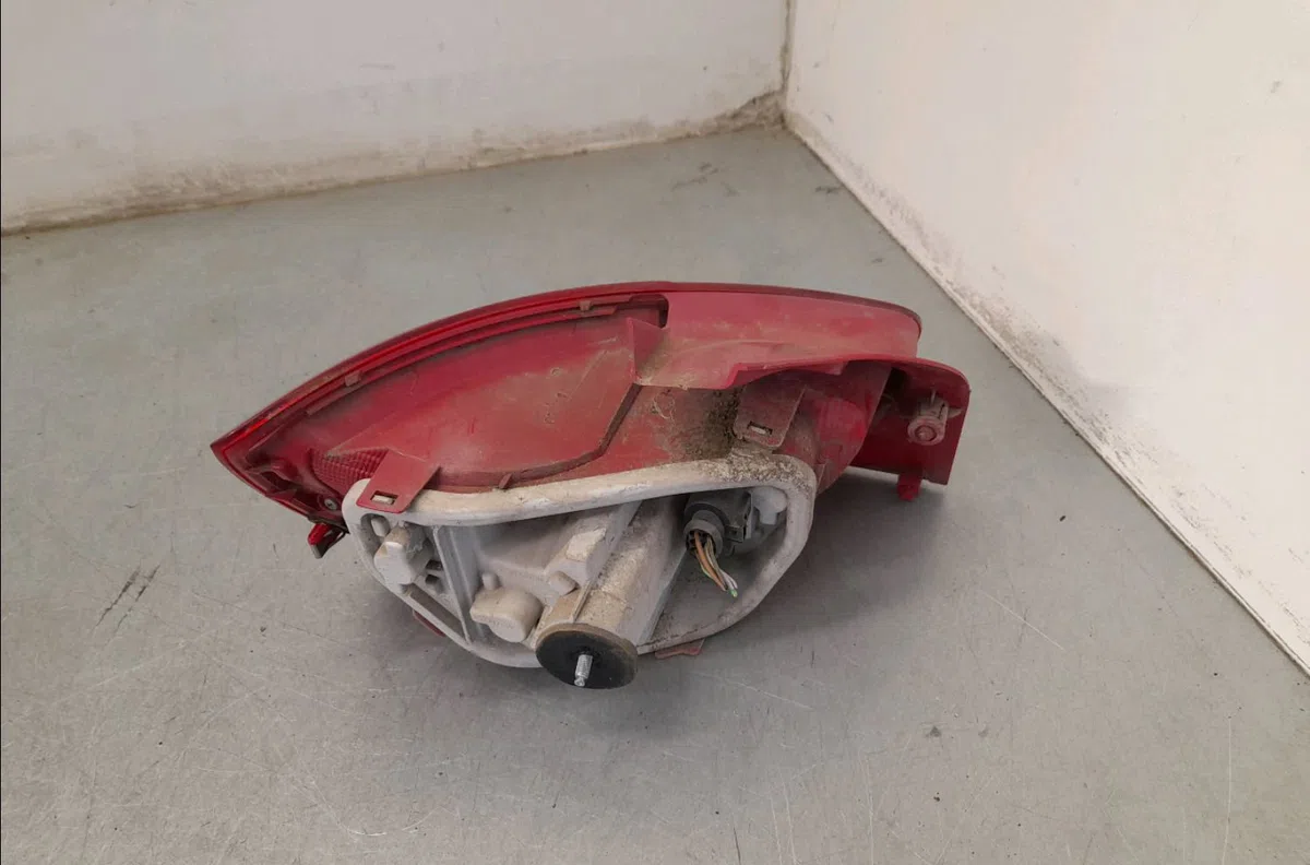 Feu arrière droit Seat IBIZA IV (6J5, 6P1) 1.6 tdi (2009-2015) occasion