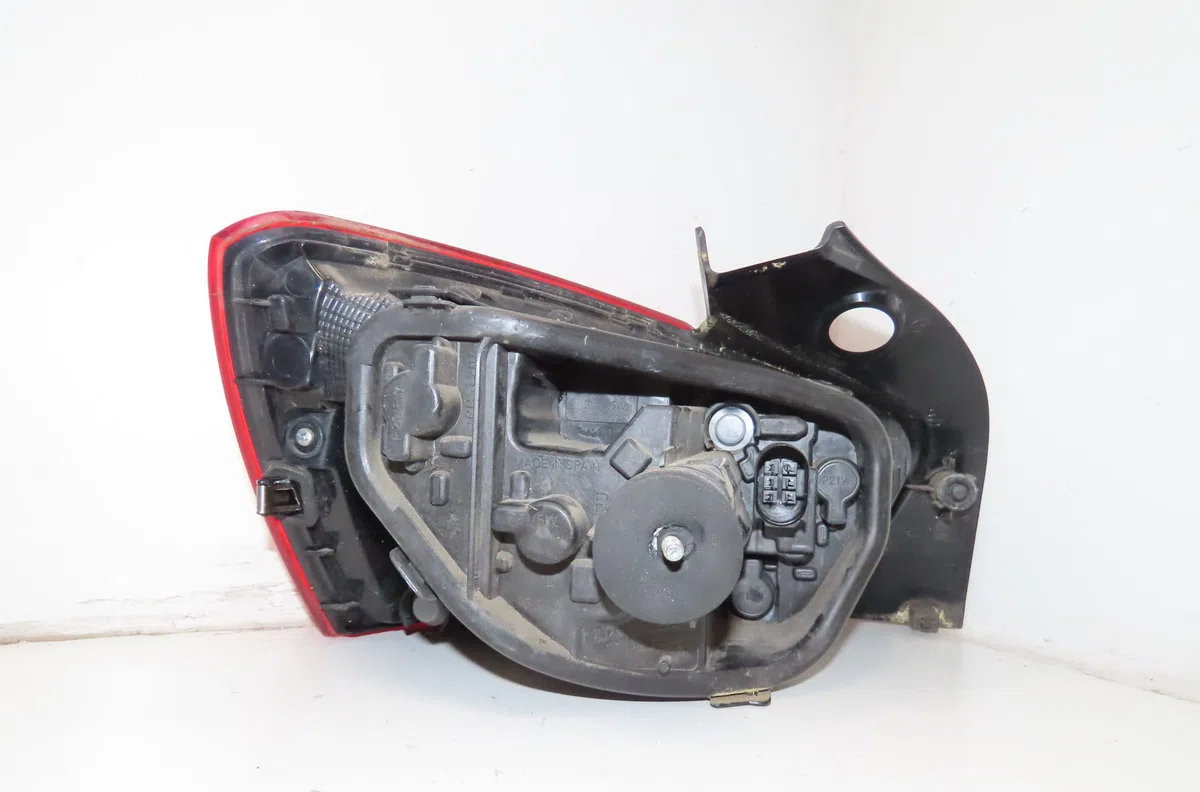 Feu arrière droit Seat IBIZA IV (6J5, 6P1) 1.6 tdi (2009-2015) occasion