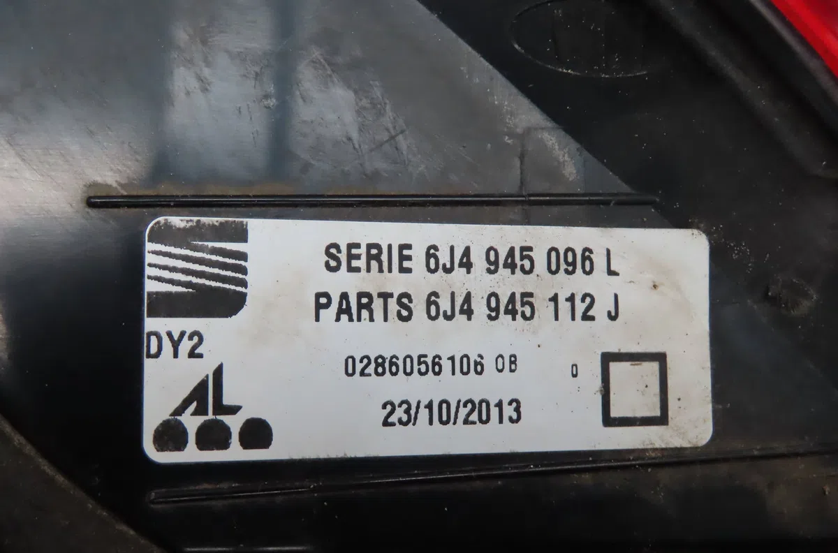 Feu arrière droit Seat IBIZA IV (6J5, 6P1) 1.6 tdi (2009-2015) occasion