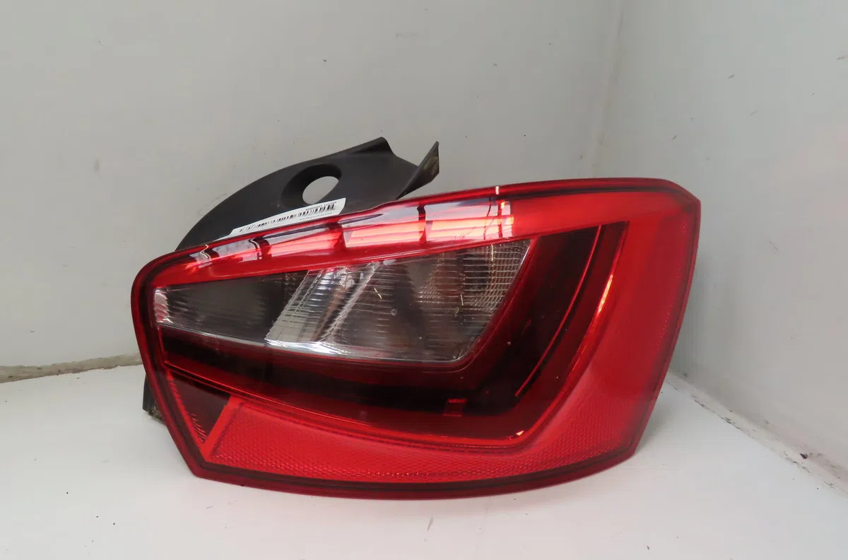 Feu arrière droit Seat IBIZA IV (6J5, 6P1) 1.6 tdi (2009-2015) occasion