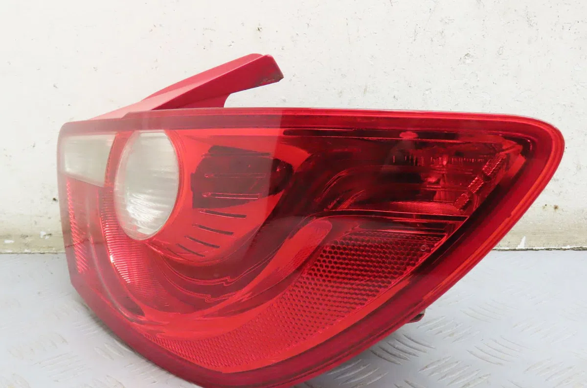 Feu arrière droit Seat IBIZA IV (6J5, 6P1) 1.9 tdi (2008-2010) occasion