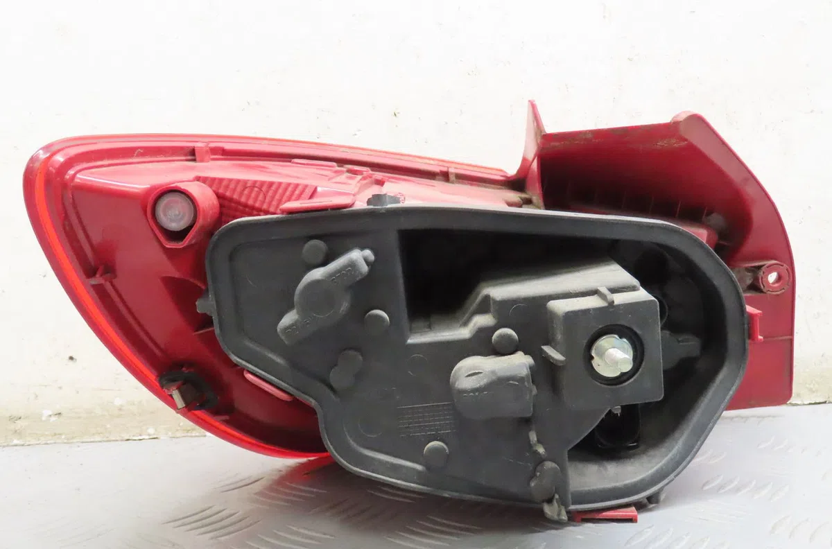 Feu arrière droit Seat IBIZA IV (6J5, 6P1) 1.9 tdi (2008-2010) occasion