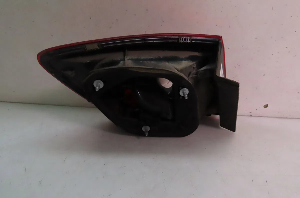 Feu arrière droit Seat IBIZA IV ST (6J8, 6P8) 1.6 tdi (2010-2015) occasion