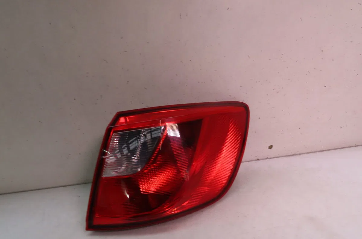 Feu arrière droit Seat IBIZA IV ST (6J8, 6P8) 1.6 tdi (2010-2015) occasion