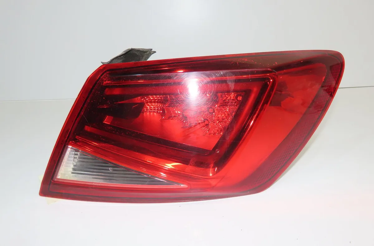 Feu arrière droit Seat LEON (5F1) 2.0 tdi (2012-2020) 5 portes occasion