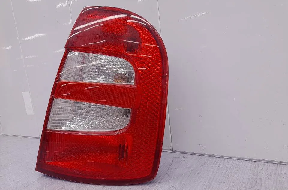 Feu arrière droit SKODA FABIA 1 PHASE 1 occasion