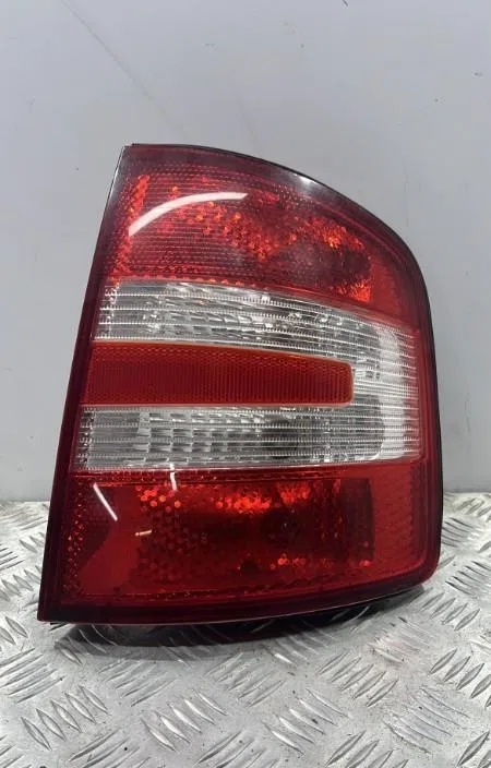 Feu arrière droit SKODA FABIA 1 PHASE 2 BREAK occasion