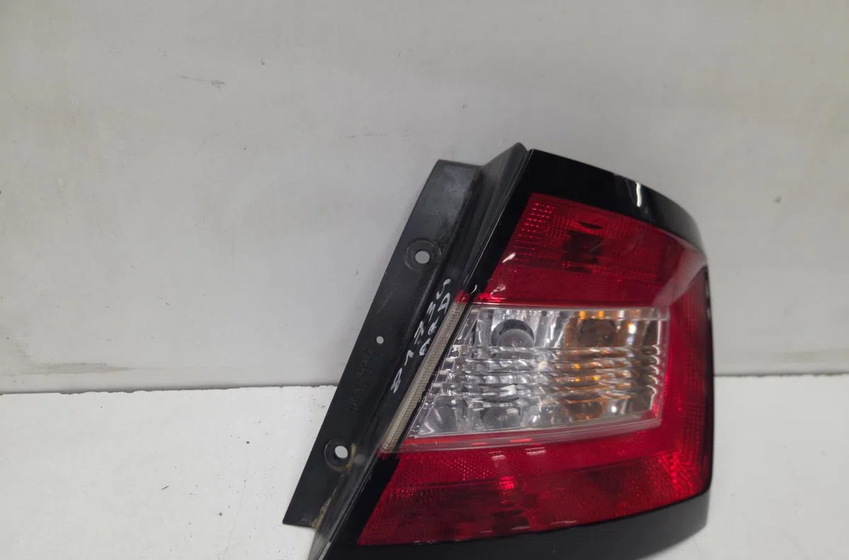 Feu arrière droit SKODA FABIA 3 PHASE 1 occasion