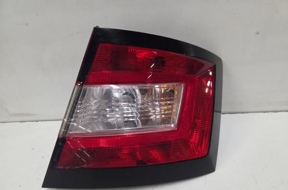 Feu arrière droit SKODA FABIA 3 PHASE 1 occasion