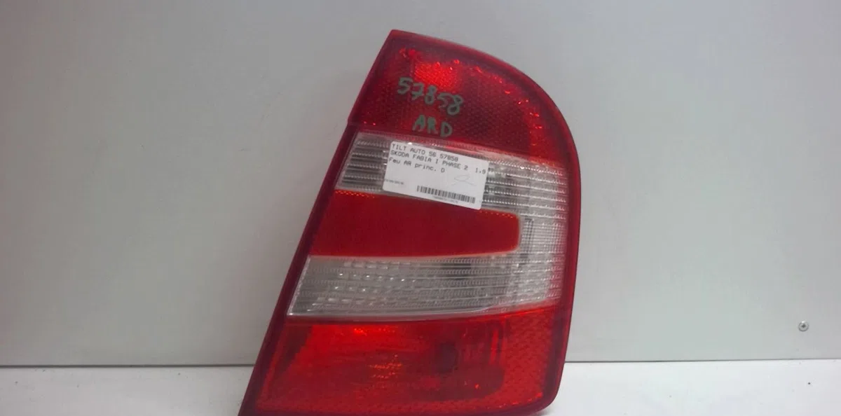 Feu arrière droit Skoda FABIA I (6Y2) 1.9 sdi (1999-2008) 5 portes occasion