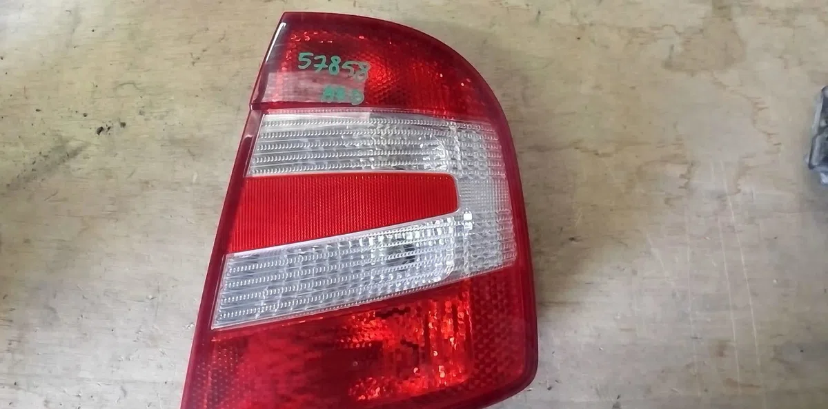 Feu arrière droit Skoda FABIA I (6Y2) 1.9 sdi (1999-2008) 5 portes occasion