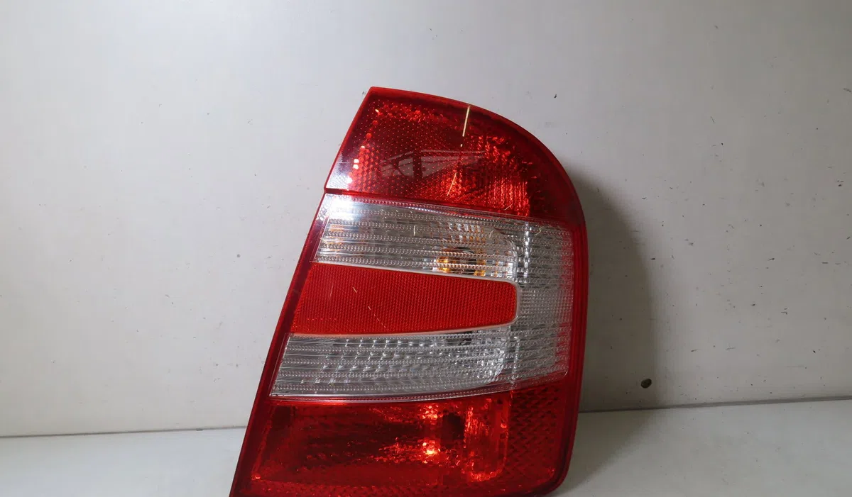 Feu arrière droit Skoda FABIA I (6Y2) 1.9 tdi (2000-2008) 5 portes occasion