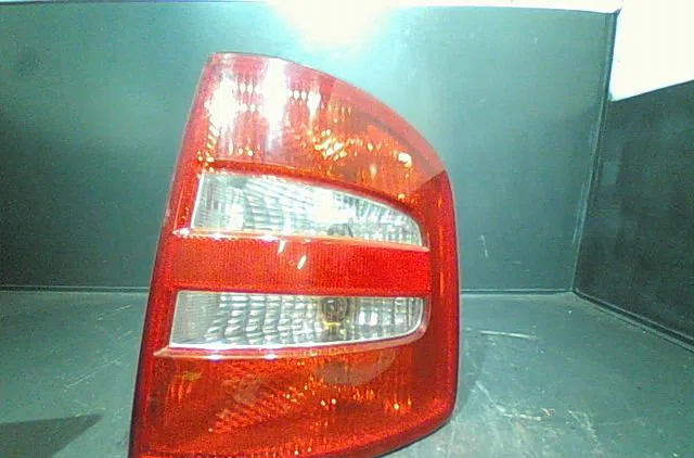 Feu arrière droit Skoda FABIA I A trois volumes (6Y3) 1.9 tdi (2000-2007) occasion