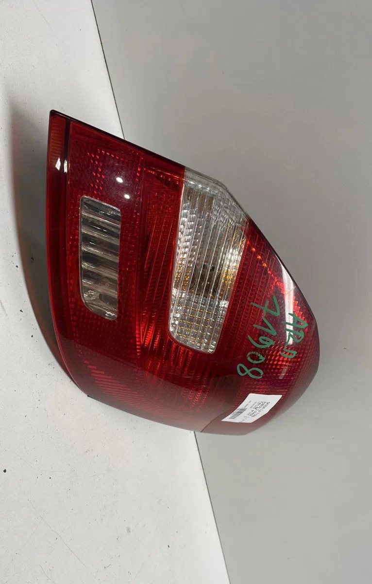 Feu arrière droit Skoda FABIA II (542) 1.4 tdi (2007-2010) occasion