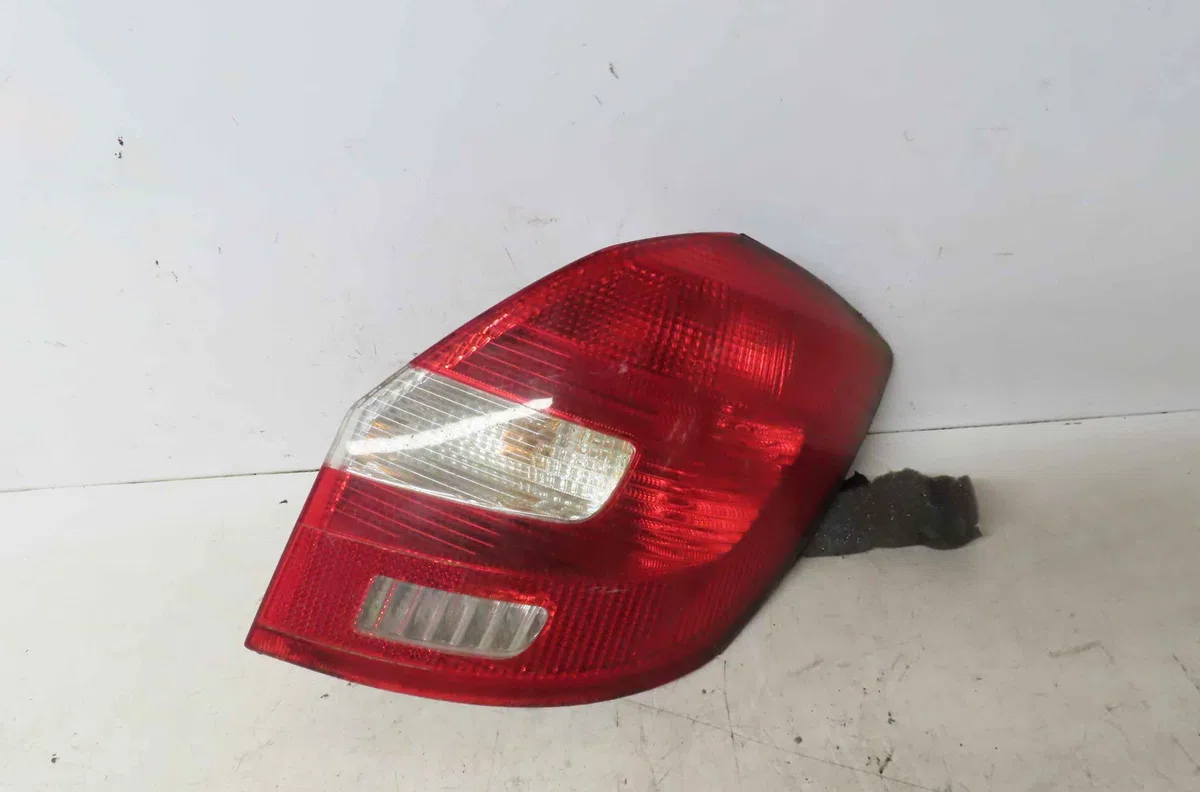 Feu arrière droit SKODA FABIA II occasion
