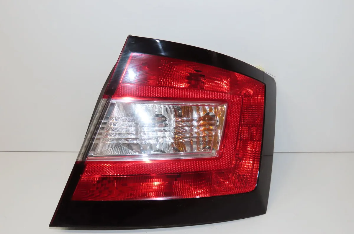 Feu arrière droit Skoda FABIA III (NJ3) 1.2 tsi (2014-2021) occasion