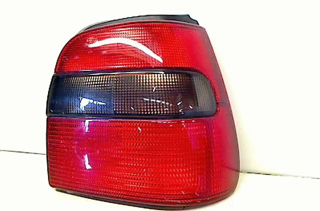 Feu arrière droit SKODA FELICIA  1.3 54ch occasion