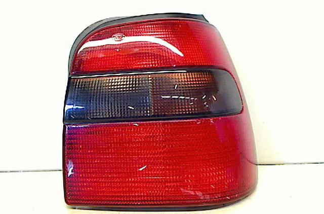 Feu arrière droit SKODA FELICIA  1.3 54ch occasion