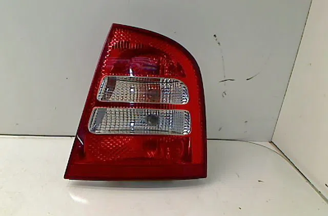 Feu arrière droit SKODA OCTAVIA I 2002 occasion