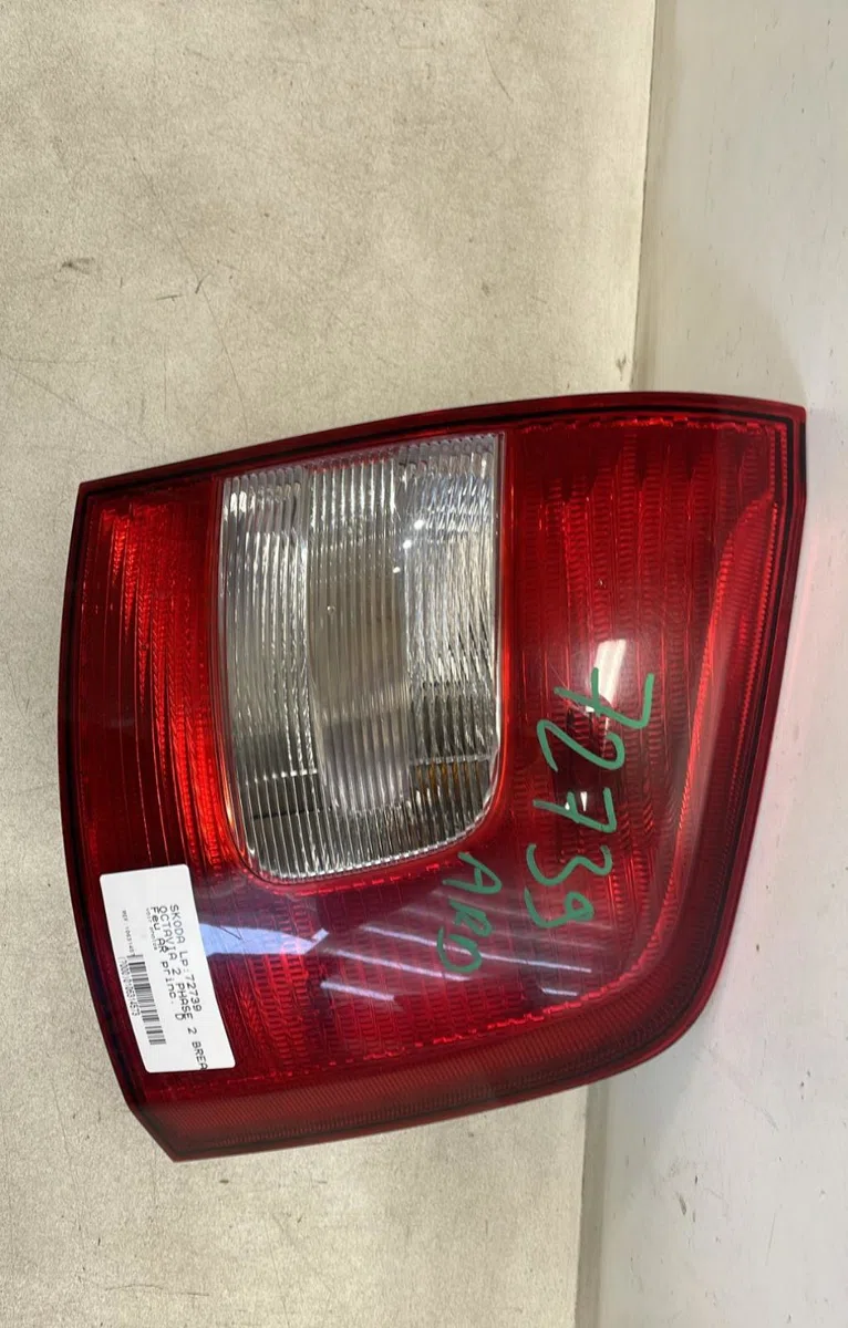 Feu arrière droit Skoda OCTAVIA II Combi (1Z5) 1.6 tdi (2009-2013) occasion