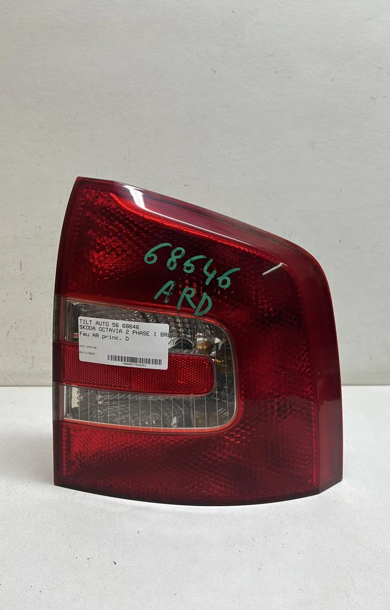 Feu arrière droit Skoda OCTAVIA II Combi (1Z5) 1.9 tdi (2004-2010) occasion