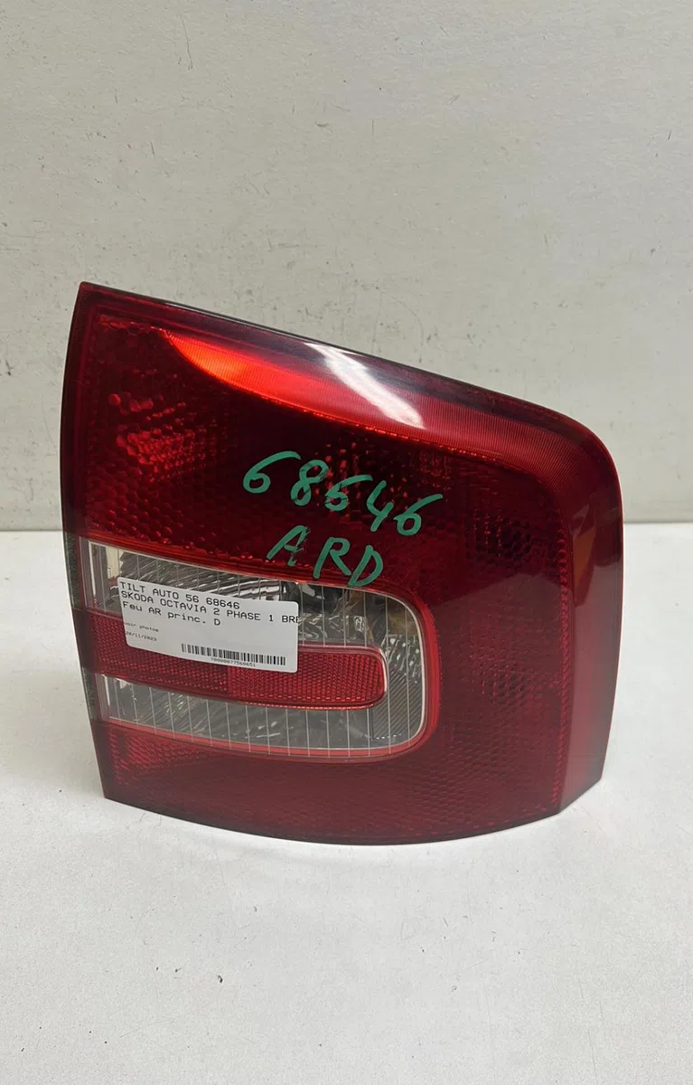 Feu arrière droit Skoda OCTAVIA II Combi (1Z5) 1.9 tdi (2004-2010) occasion