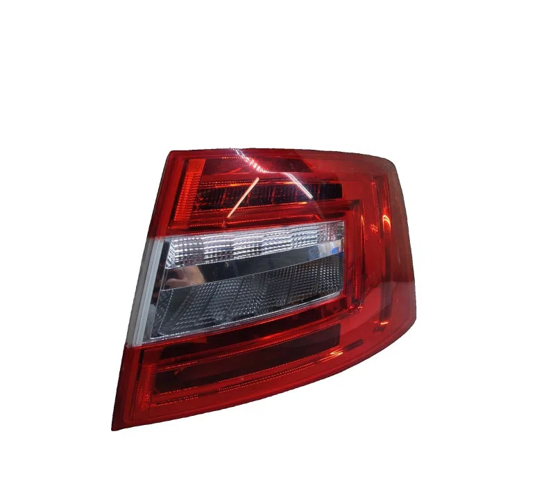 FEU ARRIERE DROIT SKODA OCTAVIA OCTAV.III 5E5945112B