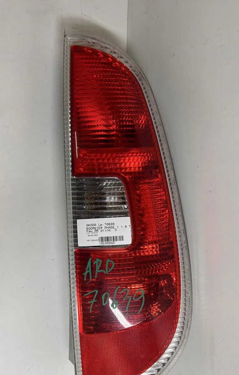 Feu arrière droit Skoda ROOMSTER (5J7) 1.9 tdi (2006-2010) 5 portes occasion