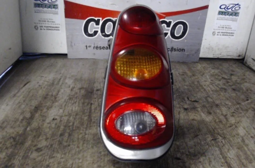 Feu arrière droit Smart FORTWO Coupé (450) 0.8 cdi (450.300, 450.301, 450.302, 450.303, 450.306) (2004-2007) occasion