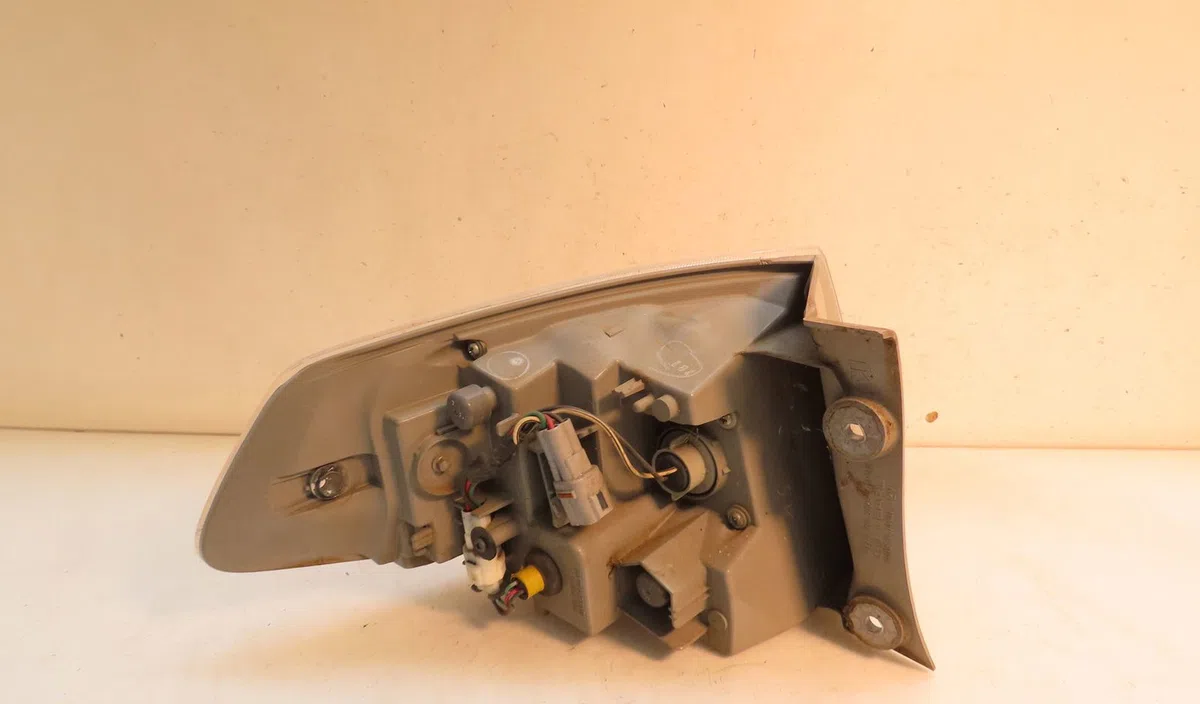 Feu arrière droit Subaru IMPREZA 3-5 portes (GR, GH, G3) 1.5 awd (gh3) (2008-2012) occasion