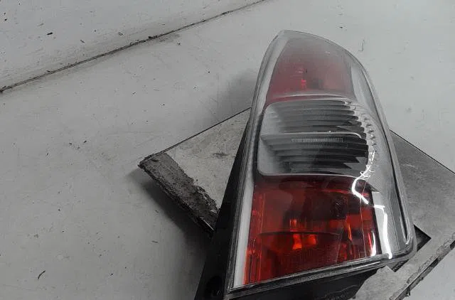 Feu arrière droit Subaru JUSTY IV 1.0 (m300) (2007) occasion