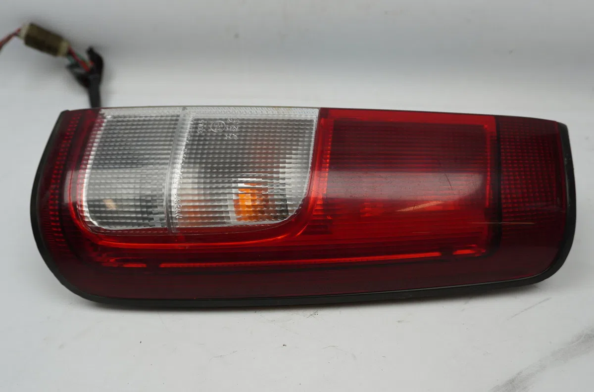 Feu arrière droit Suzuki IGNIS I (FH) 1.3 4wd (rg413) (2000-2003) occasion