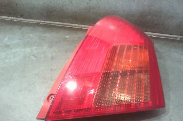 Feu arrière droit SUZUKI SWIFT 2006 occasion