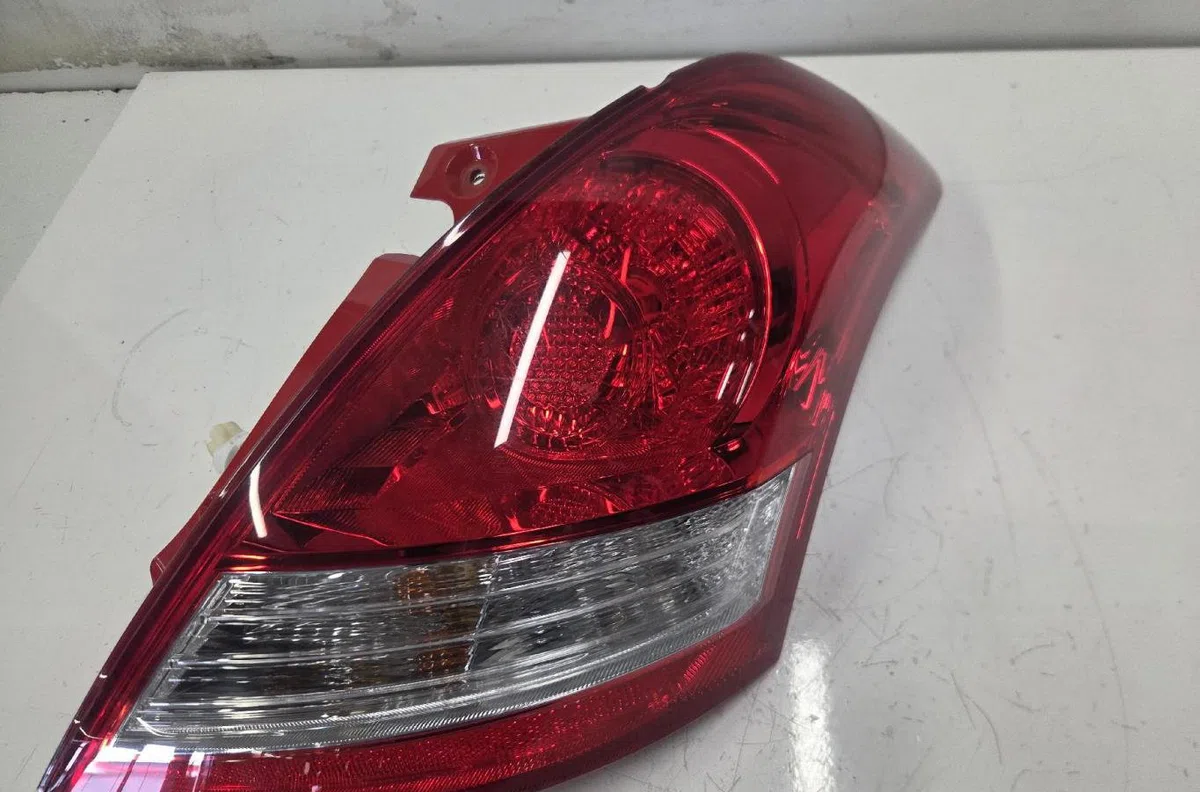 Feu arrière droit SUZUKI SWIFT 4 occasion
