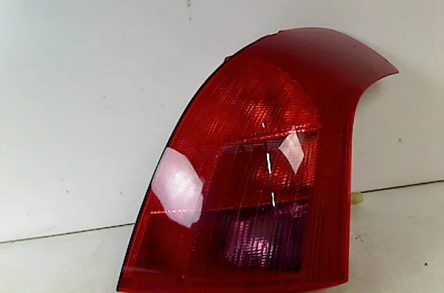 Feu arrière droit SUZUKI SWIFT III 2006 occasion