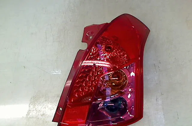 Feu arrière droit Suzuki SWIFT III (MZ, EZ) 1.3 (rs 413) (2005) occasion