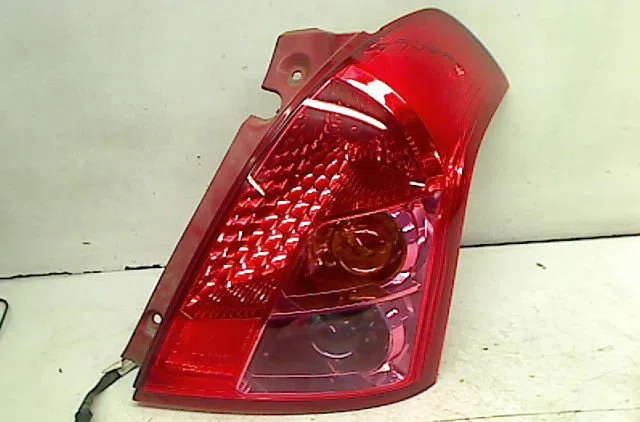 Feu arrière droit Suzuki SWIFT III (MZ, EZ) 1.3 (rs 413) (2005) occasion