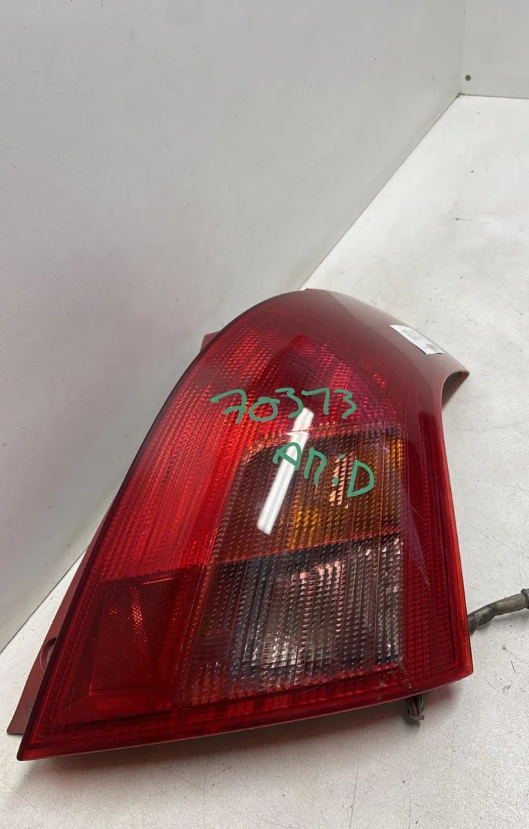 Feu arrière droit Suzuki SWIFT III (MZ, EZ) 1.3 (rs 413) (2005) occasion