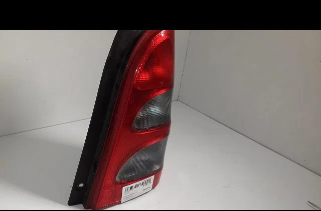 Feu arrière droit SUZUKI WAGON R 1.3I - BVA occasion