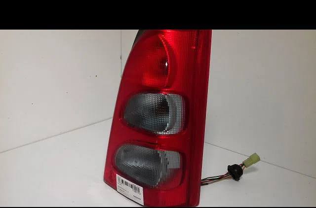 Feu arrière droit SUZUKI WAGON R 1.3I - BVA occasion