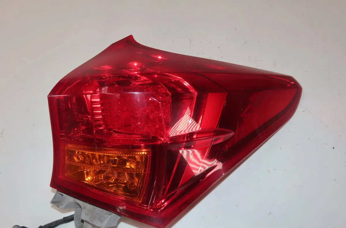 Feu arrière droit Toyota AURIS Break (_E18_) 1.8 hybrid (zwe186_) (2013-2018) occasion