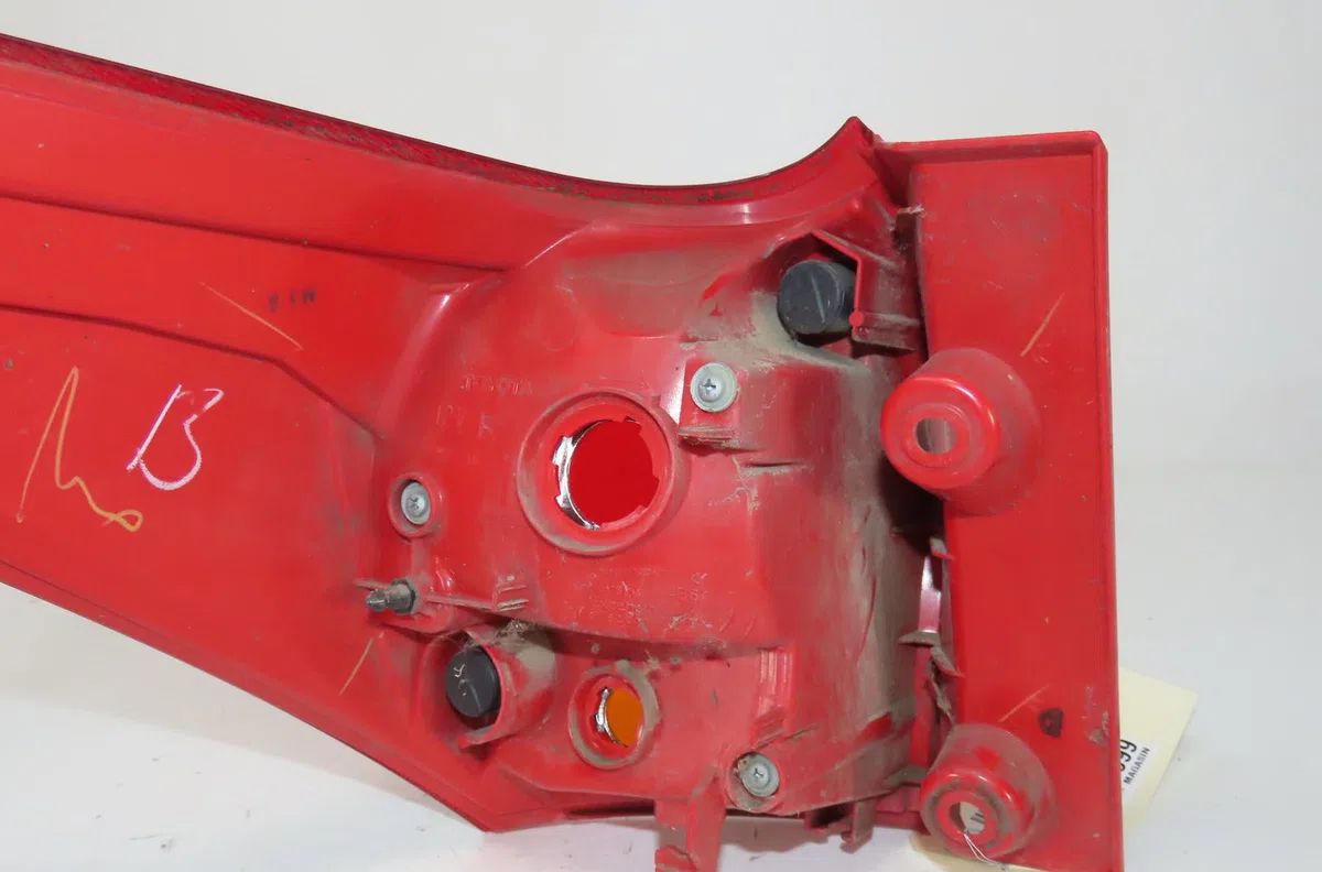 Feu arrière droit Toyota AURIS Break (_E18_) 2.0 d-4d (ade186_) (2013-2015) occasion