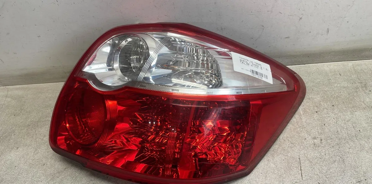 Feu arrière droit Toyota AURIS (_E15_) 1.8 hybrid (zwe150_) (2010-2012) occasion