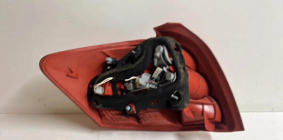 Feu arrière droit Toyota AURIS (_E15_) 2.0 d-4d (ade150_) (2006-2012) occasion